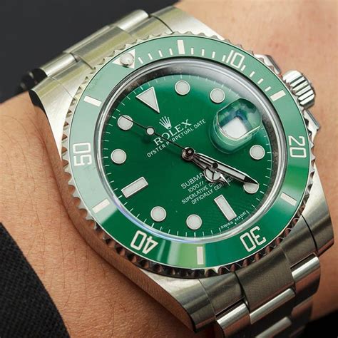 rolex submarina grün|Rolex Submariner green case.